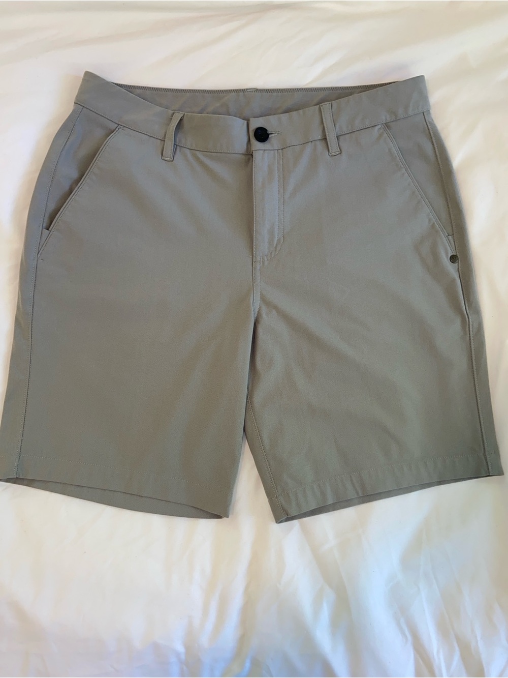 Vuori Men's Meta Flat Front Gray Performance Shorts Size 31-S#V379